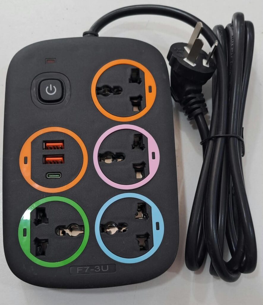 ZAPATILLA 4 ENCHUFE DOS USB Y C LLAVA 10A F7-3U AGUANTA 10 A COLOR BLANCO O NEGRO
